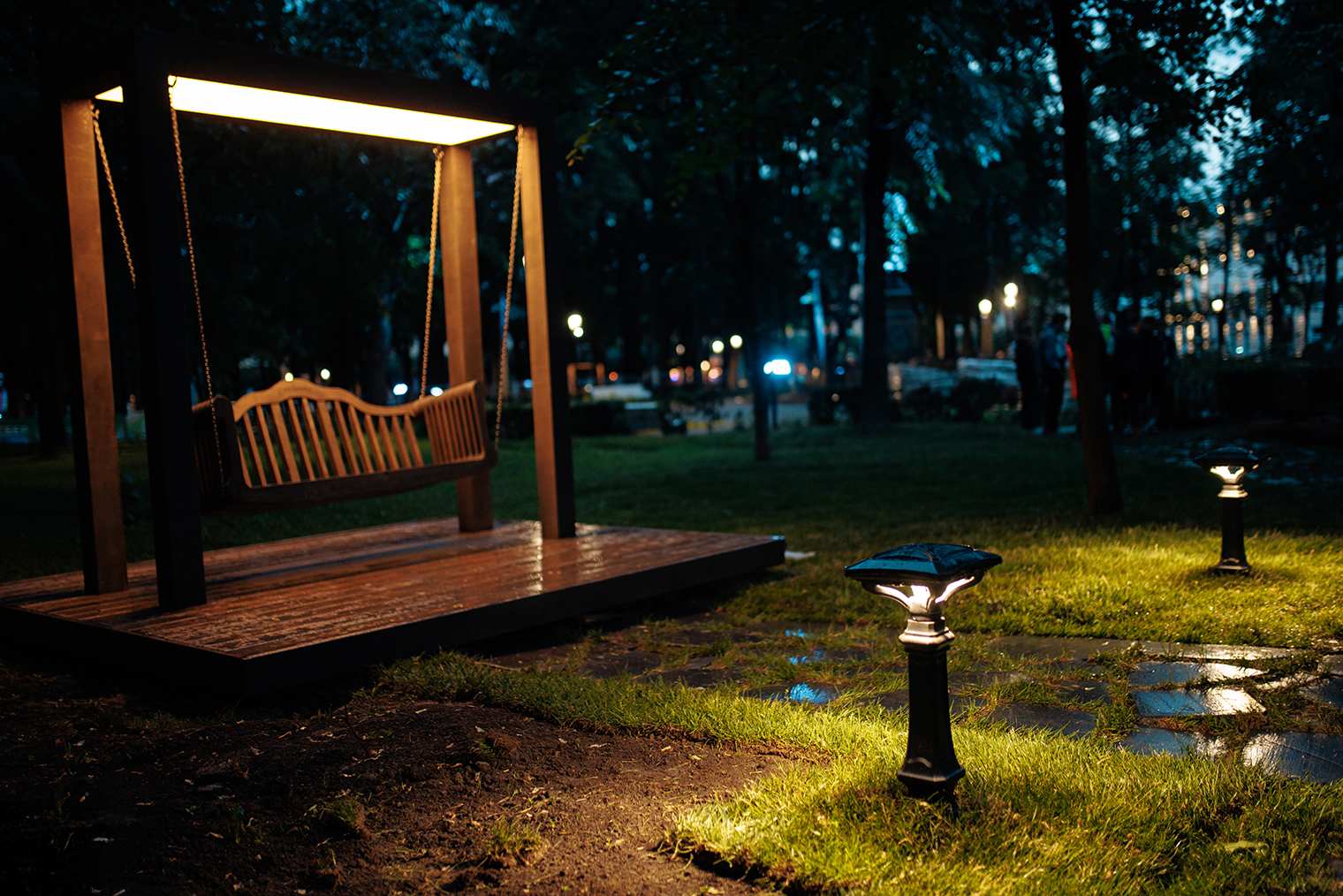 Качели в саду Блонье