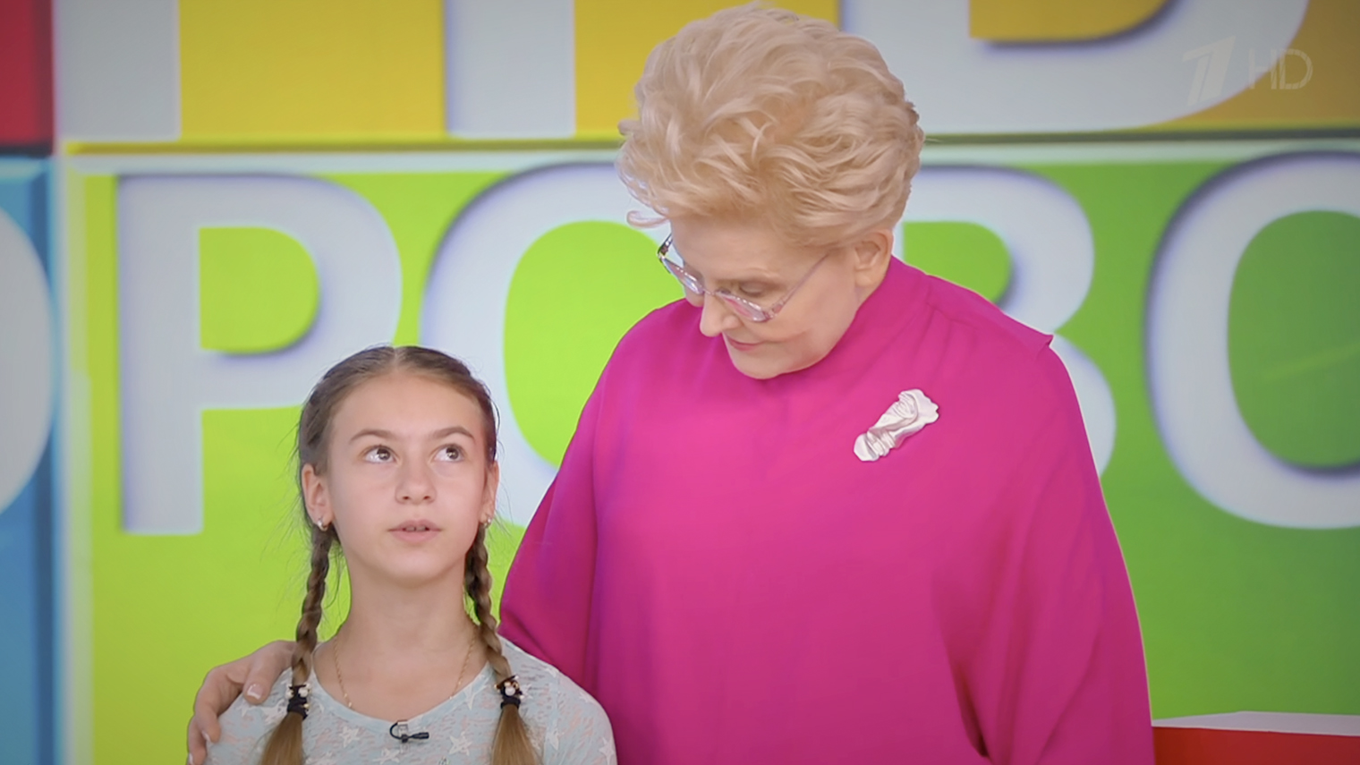 В продвижении «Заступника» помогают много амбассадоров — известных людей, которым отозвалась наша идея. В их числе Елена Малышева, ведущая передачи «Жить здорово!». На один из выпусков она пригласила Софью, которой волонтер «Заступника» помог, когда она потерялась. Источник: 1tv.ru