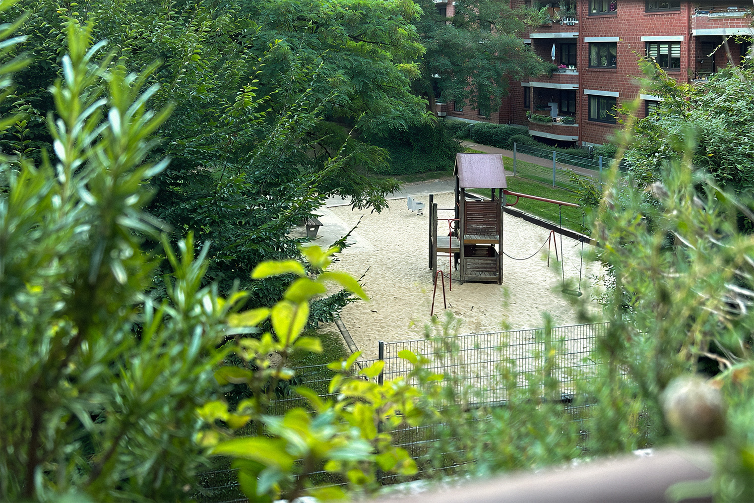 Детская площадка рядом с домом