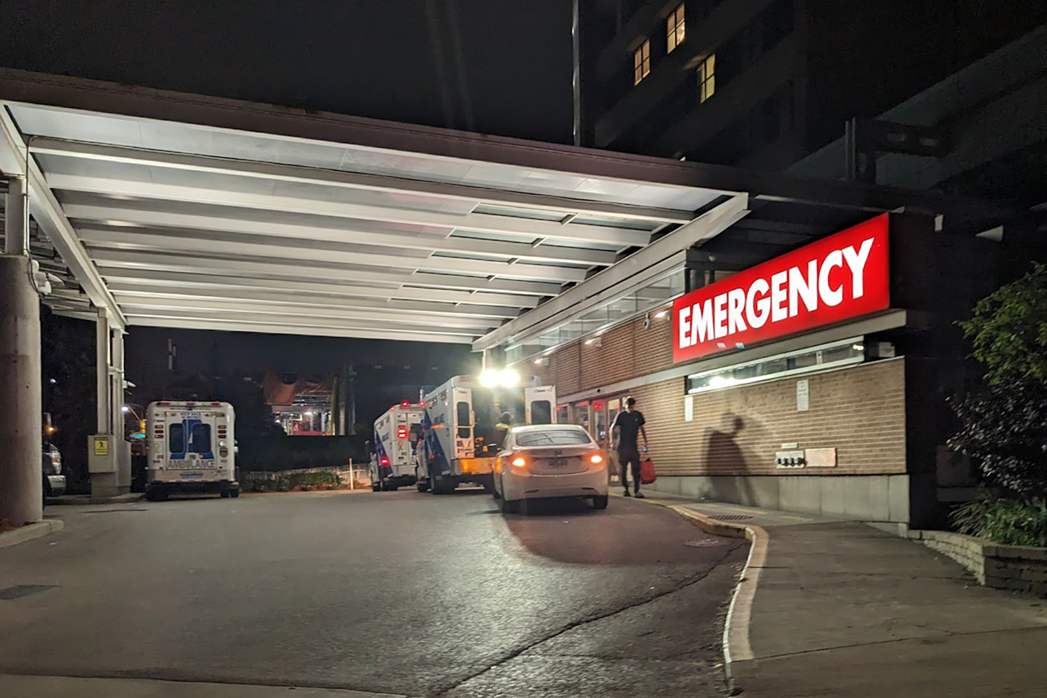 Вход в приемное отделение госпиталя