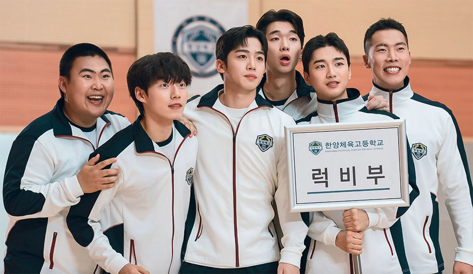 Режиссер дорамы «Мы творим чудеса» Чан Ён-сок — новичок. Единственный сериал, над которым он работал раньше, — второй сезон дорамы «Таксист». Кадр: SBS