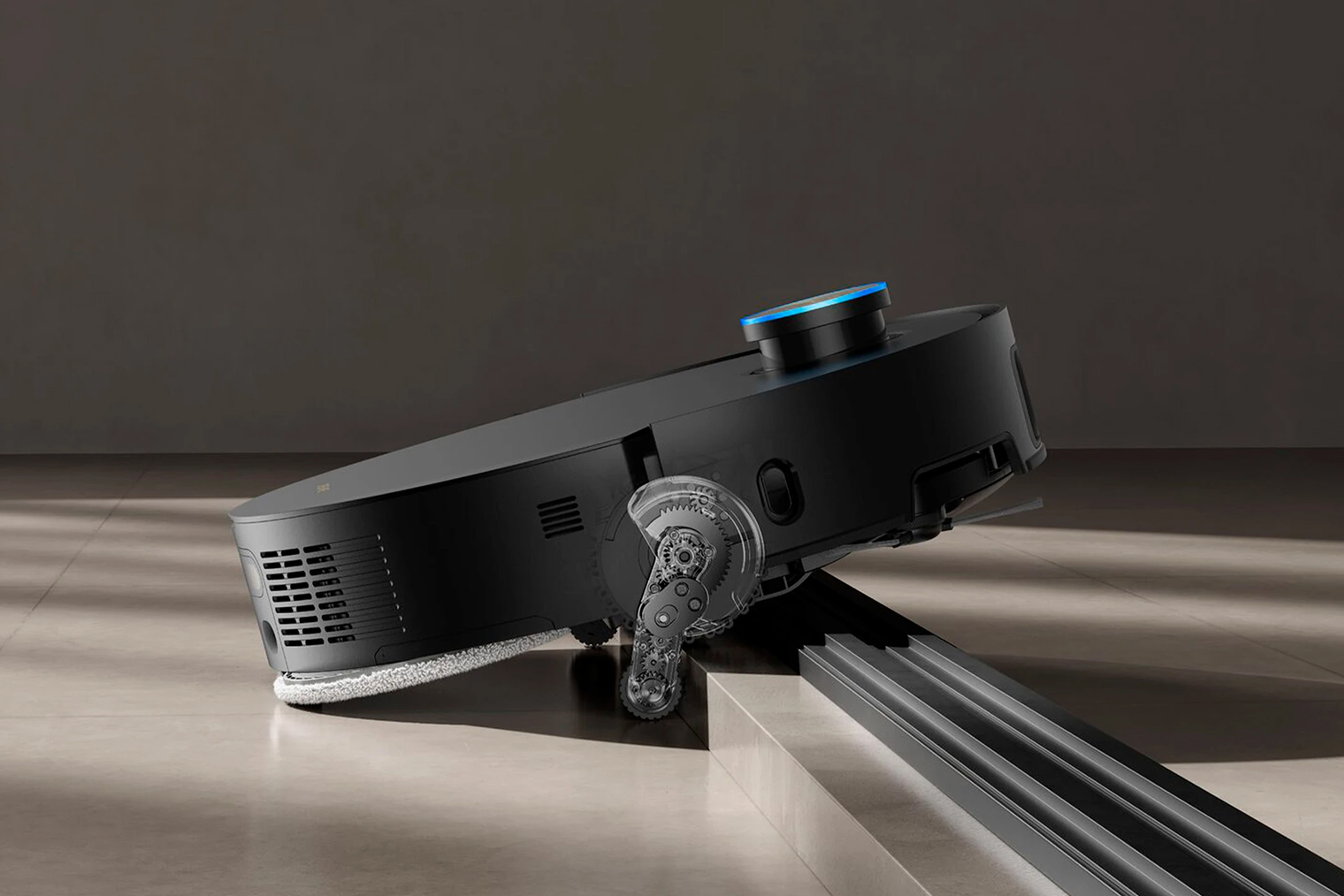 Выдвижные ножки Dreame X50 Master обеспечивают проходимость двойных порогов общей высотой до 6 см. Источник: dreame-store.ru