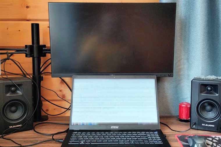 Мой рабочий стол на даче