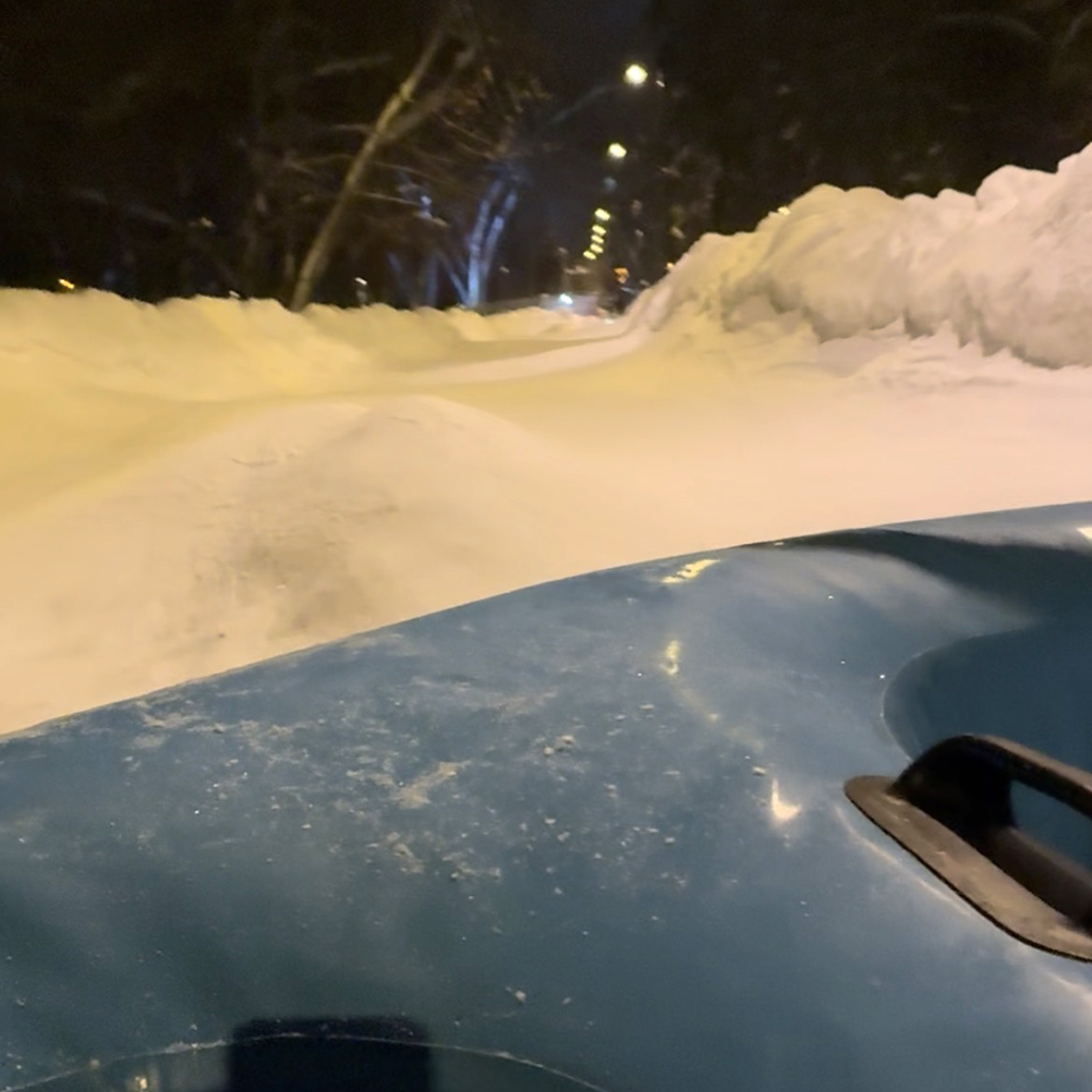 Катаемся с подругой на электротюбинге. Сняли видео