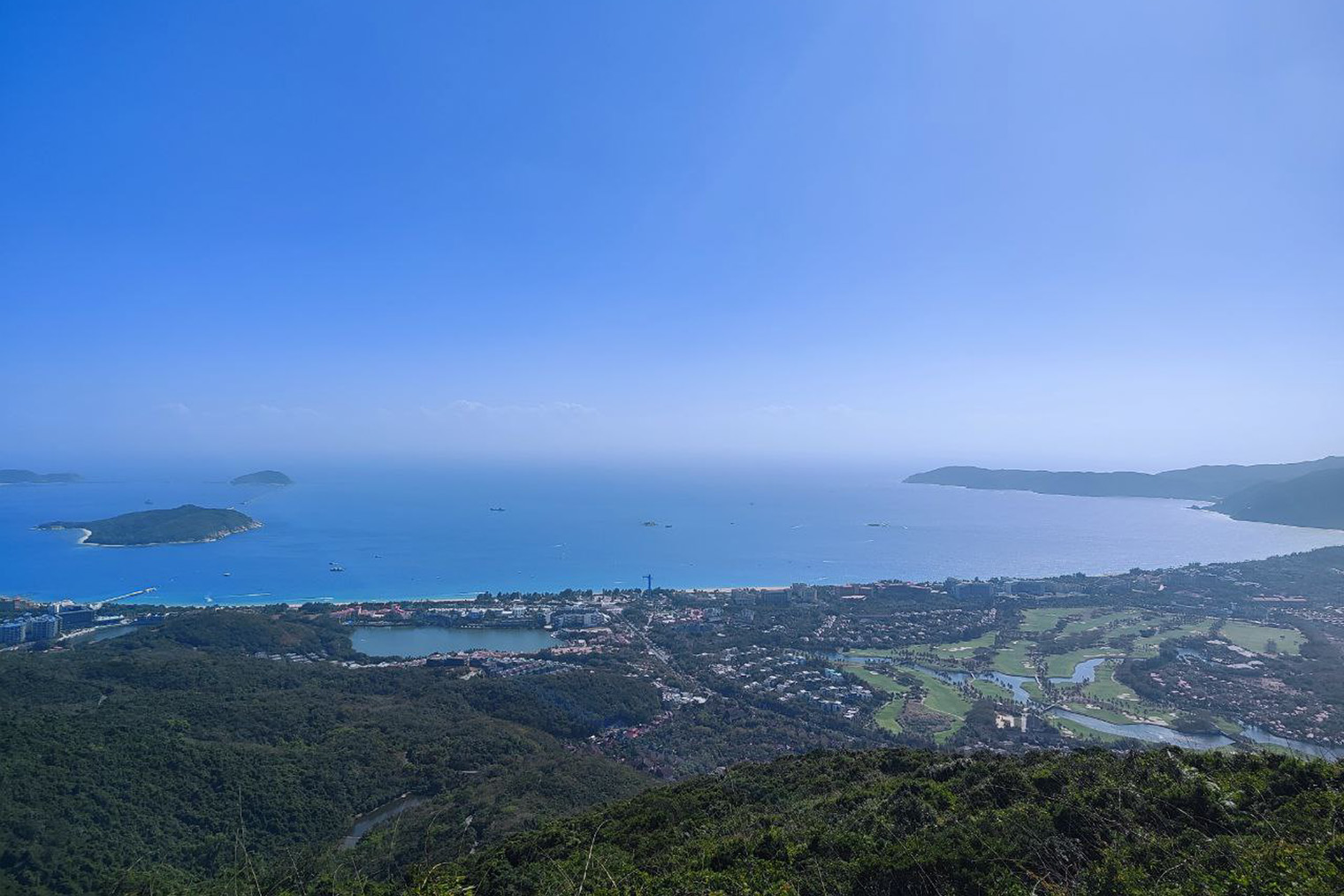 Панорама, которая открывается из горного парка