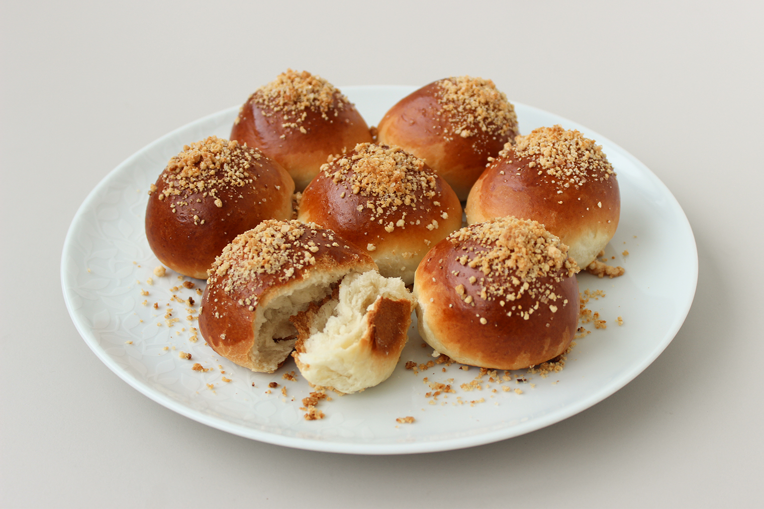 Готовые булочки на молоке