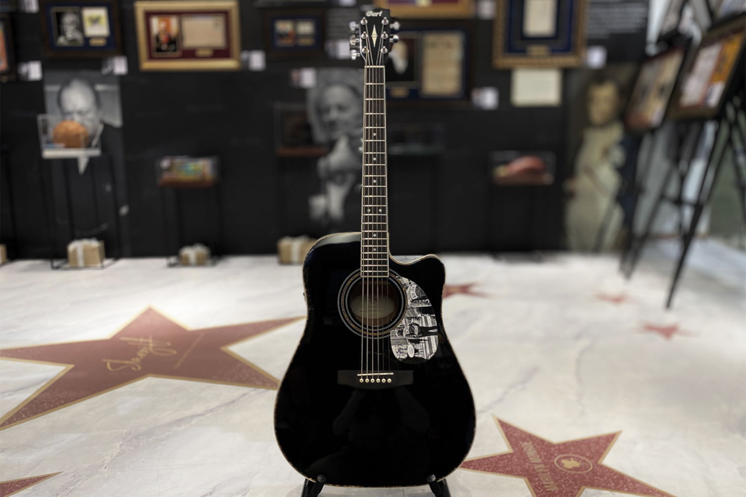 Сам Джон Бон Джови тоже занимается благотворительностью: он основал некоммерческую организацию JBJ Soul Foundation, которая помогает бороться с бездомностью и бедностью