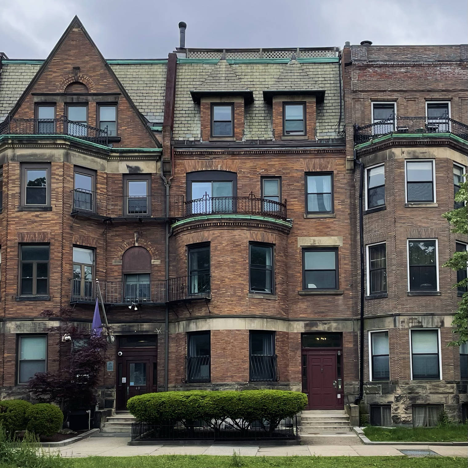 Типичный дом в центре города