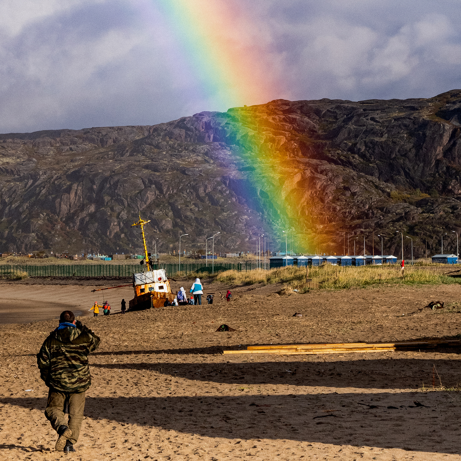 Пляж в Териберке после дождя
