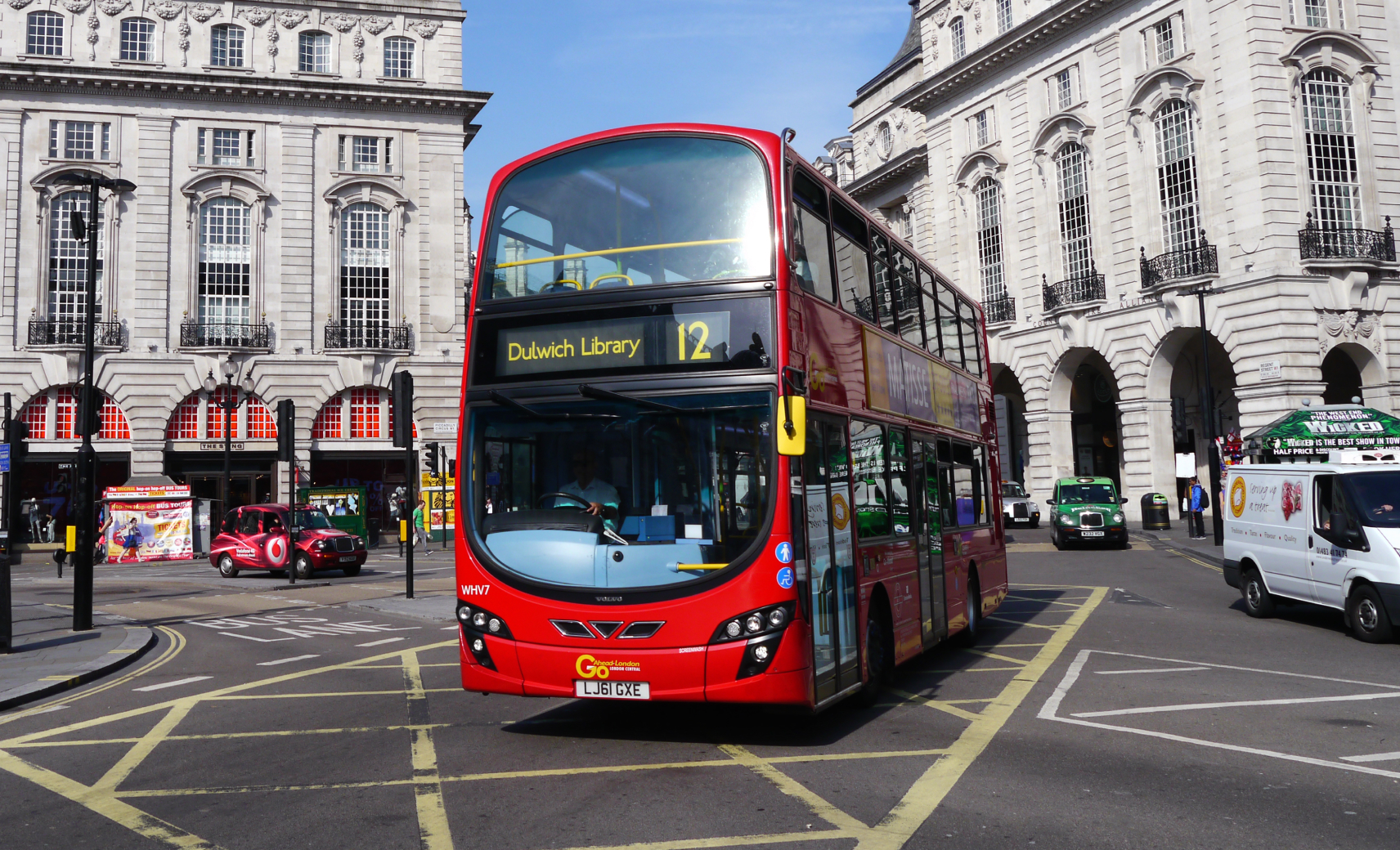 Объявления в двухэтажном автобусе