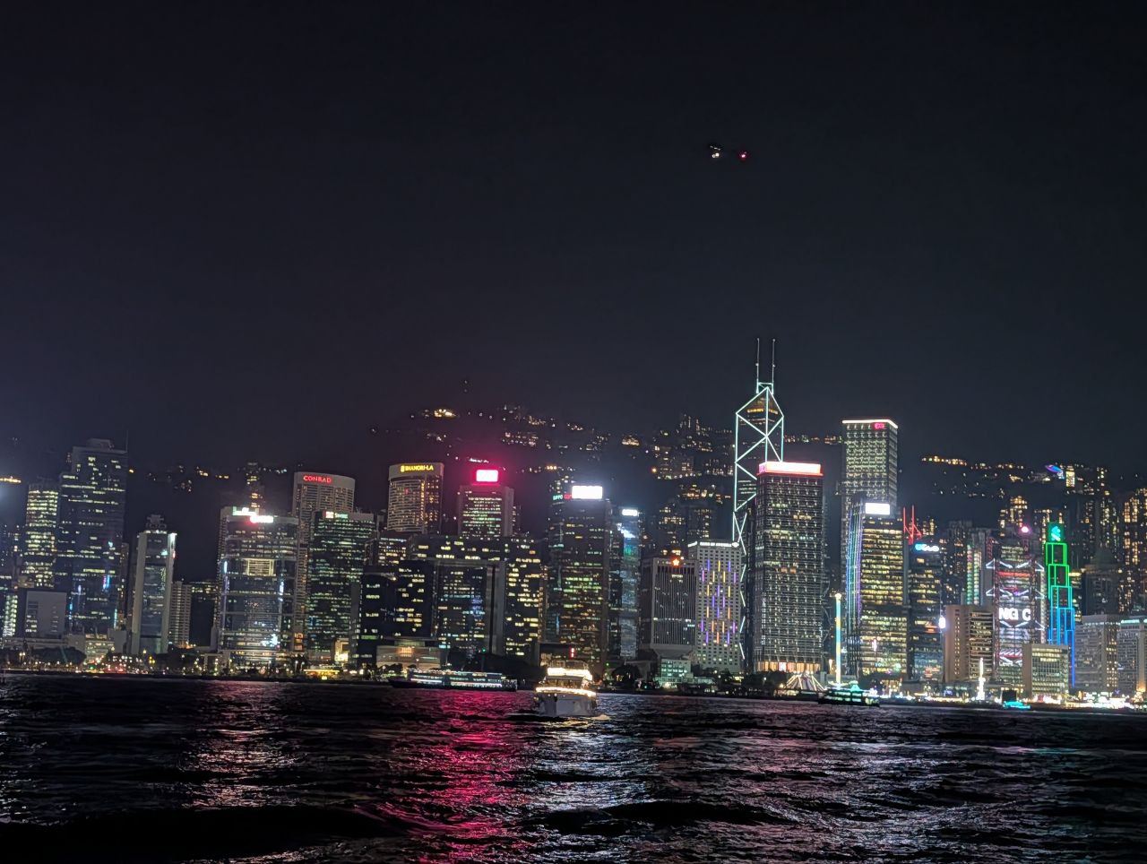 В Гонконге очень красиво ночью