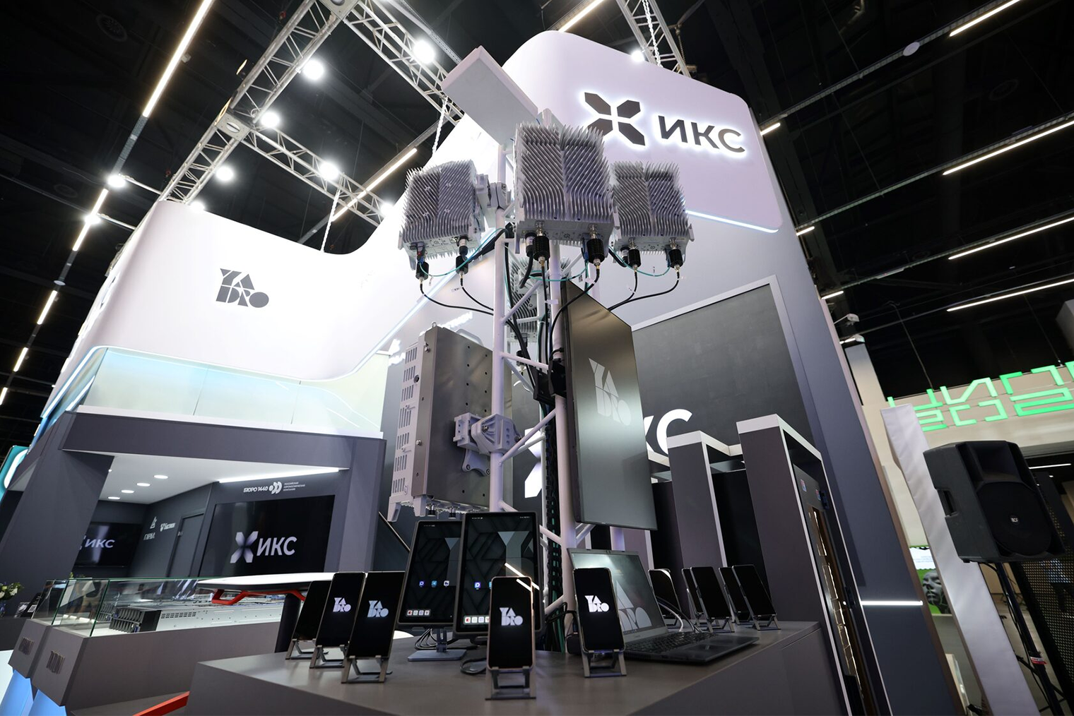Компактная базовая станция Yadro BTS8100 с поддержкой 5G. © yadro.ru