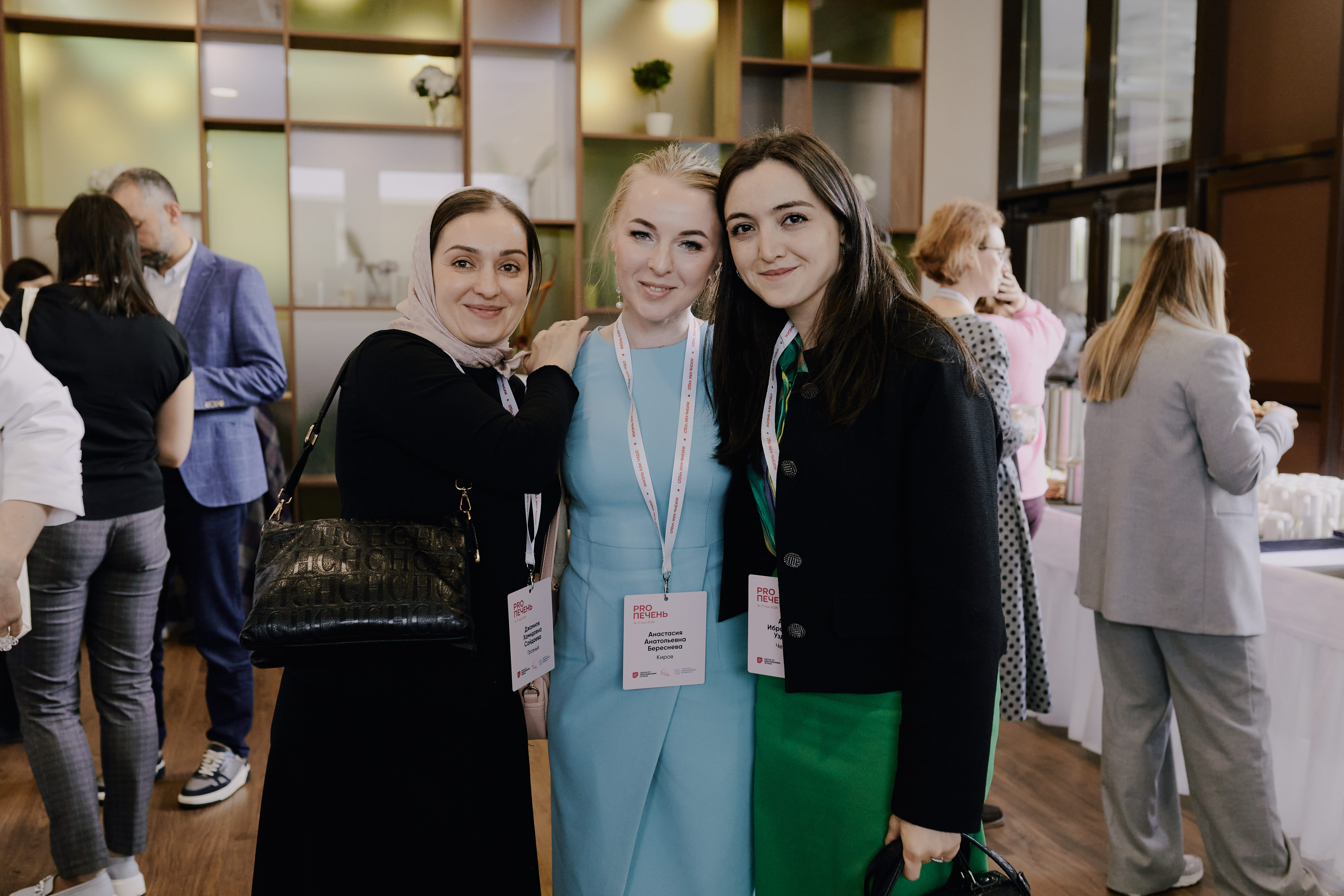 На конференциях фонда «Жизнь как чудо» врачи обмениваются опытом и знаниями в области лечения болезней печени у детей