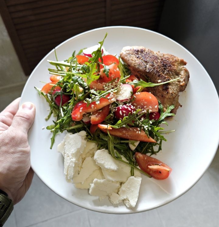 печень тушеная в сметане. индейка с печенью. печень индейки микроэлементы. куриные сердечки с печенью тушеные. печень индейки в сметане.