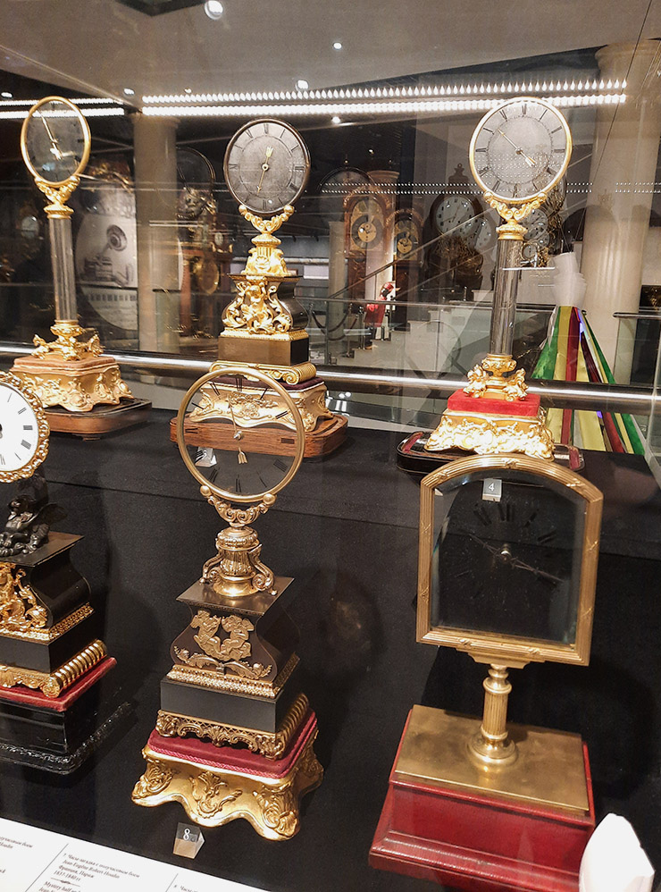 Экспонаты из коллекции часов