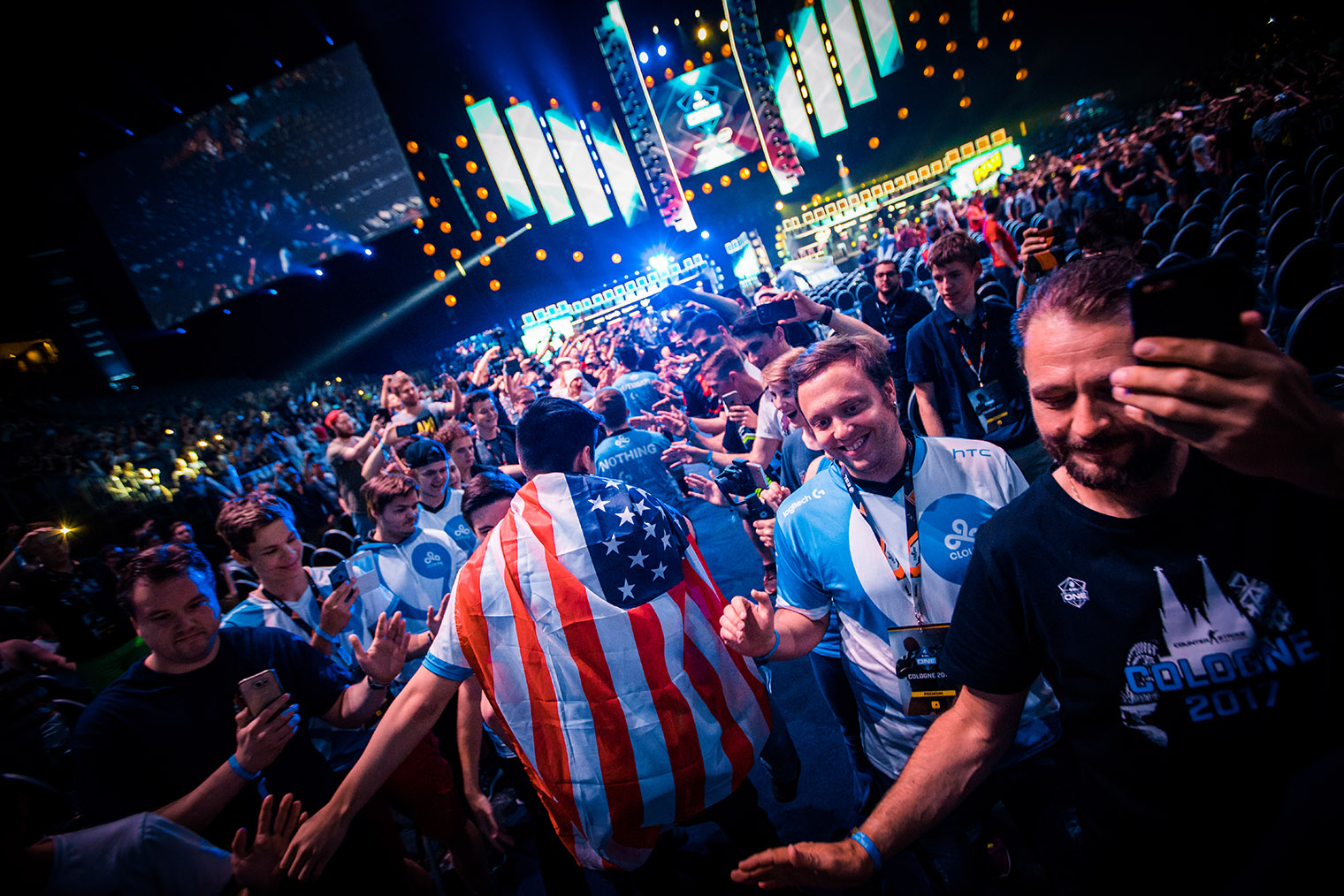 Cloud9 выходит на арену в финале ESL One Cologne 2017. Источник: photos.eslgaming.com