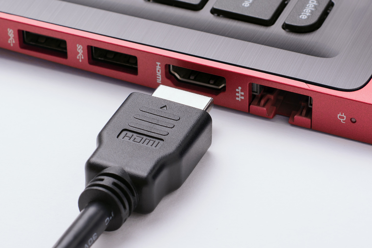 Порт HDMI — самый универсальный и распространенный из всех. Фотография: Vitalii Stock / Shutterstock / FOTODOM