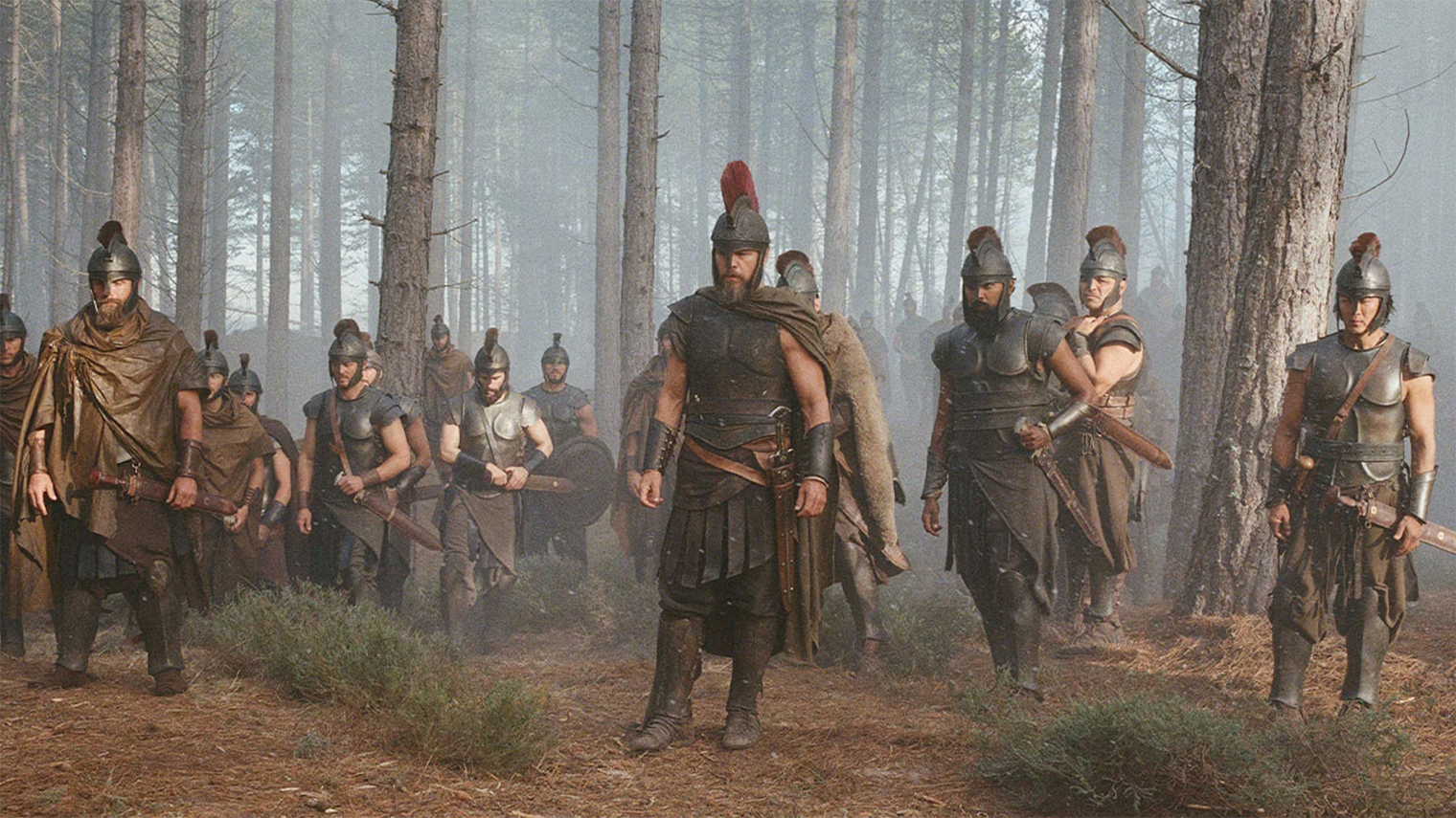 Костюмы и доспехи вызвали критику со стороны историков и любителей античности. Некоторые пользователи интернета даже переделывают трейлеры, меняя экипировку героев на более аутентичную