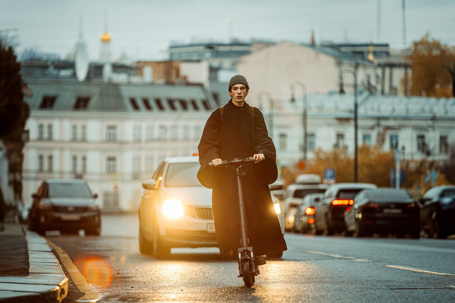 «Мне интересно попробовать поэтапно и внимательно проследить, как современный мир забирает у человека самого себя», — делится Марк Эйдельштейн. © «Кинопоиск»