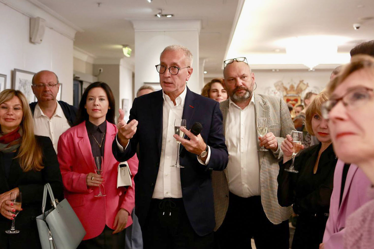 Выставка принесла около 1 000 000 ₽. На эти деньги сотрудники и волонтеры «Перспектив» смогут организовать тысячи прогулок с сопровождением и специальным транспортом для комфорта подопечных. Одна прогулка стоит около 1 000 ₽. © Архив фонда «Перспективы»