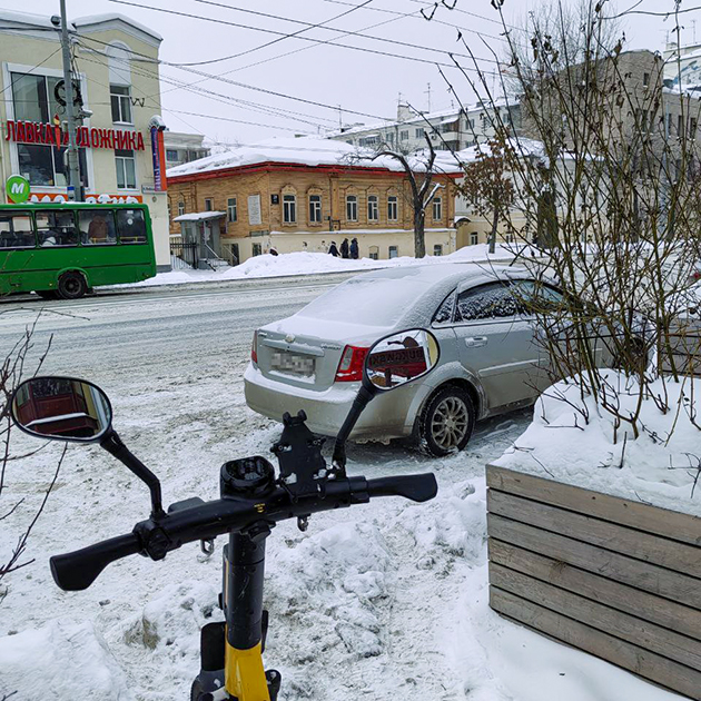 Развожу заказы. На байке это в разы удобнее