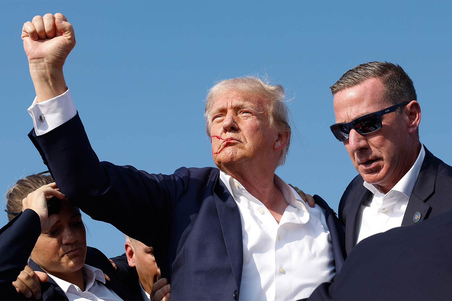 Дональд Трамп после покушения, 13 июля 2024 года. Фотография: Anna Moneymaker / Getty Images