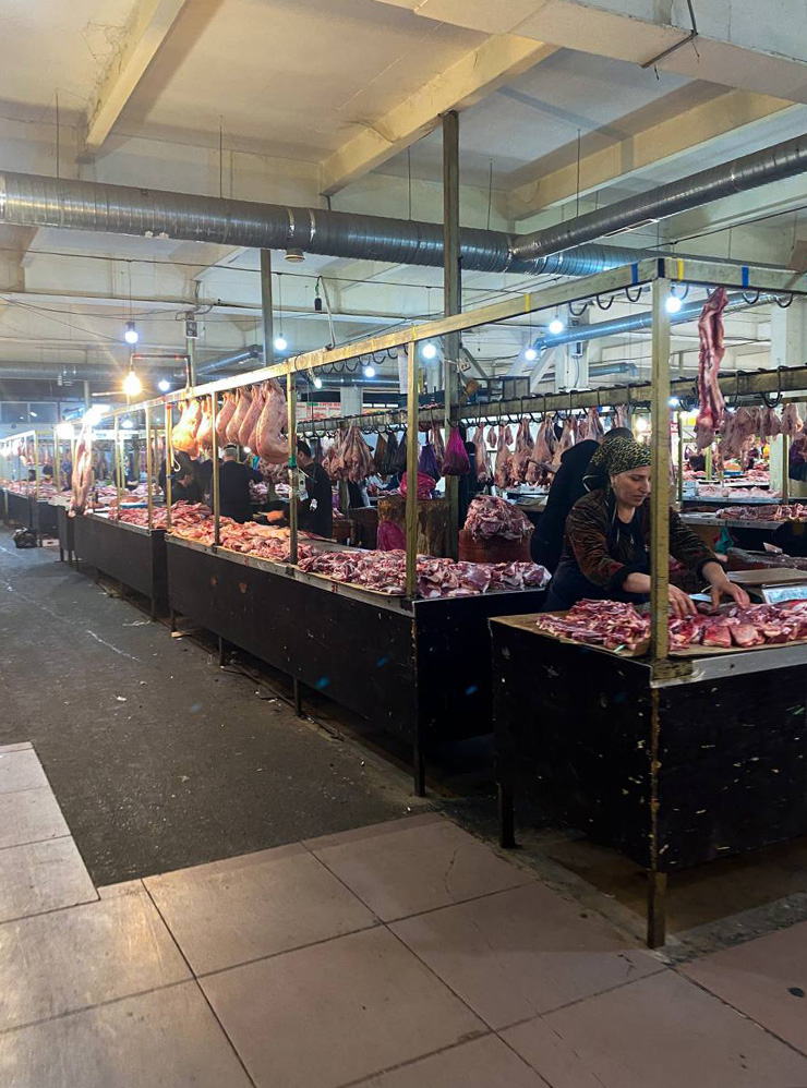 Мясной отдел на рынке в Махачкале