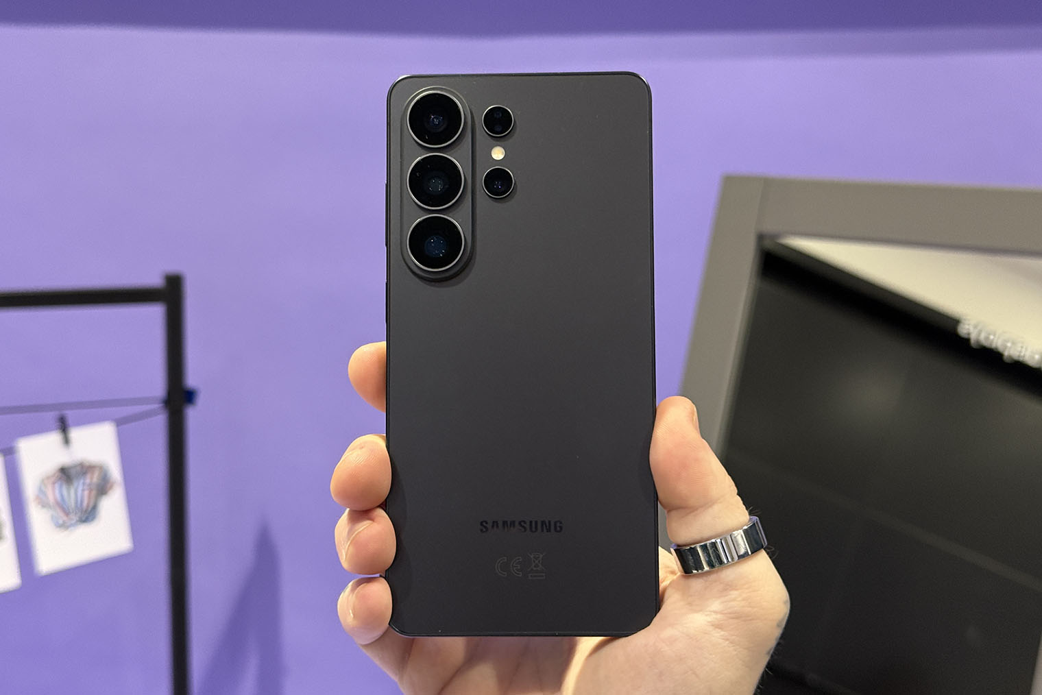 Samsung Galaxy S26 Ultra в черном цвете