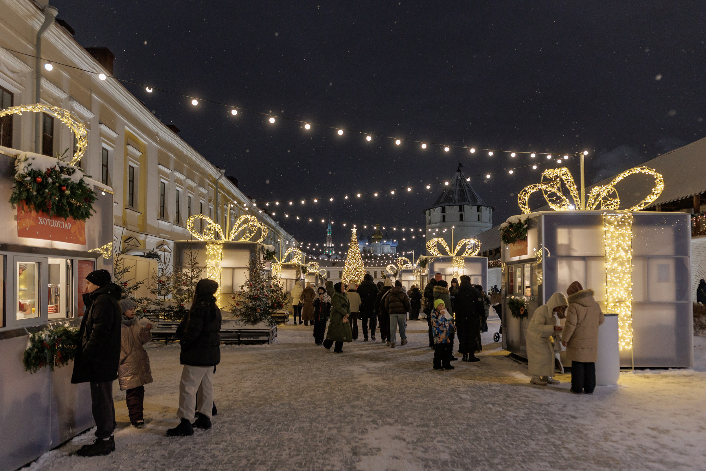 Лавки фуд-корта в Кремле оформили как подарочные коробки