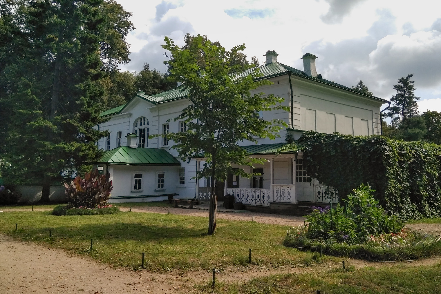 Дом Льва Толстого, где он жил с семьей. Террасу пристроили позже, в 1892 году