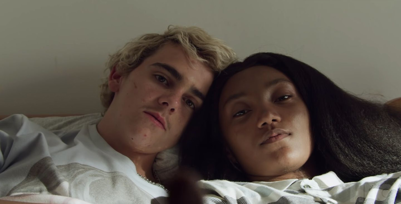 За наряды отвечала стилист Джулия Пьерсанти. Через костюмы персонажей она старалась передать их различия в классах и мировоззрениях. © HBO