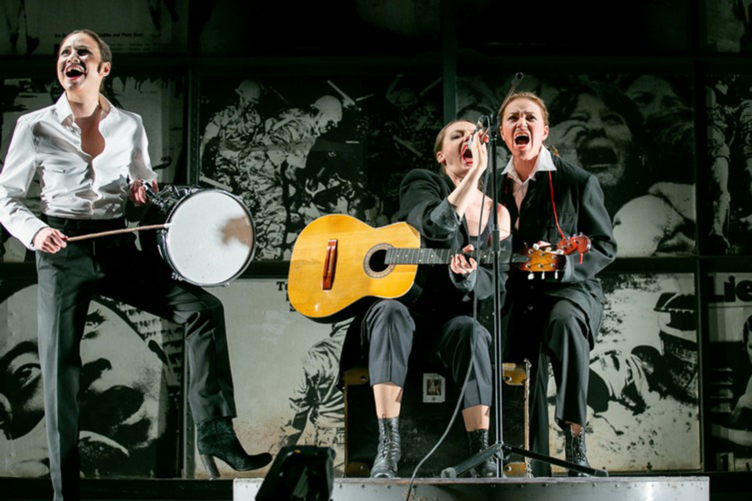 Источник: lensov-theatre.spb.ru