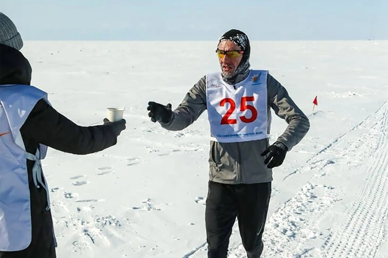 Смертин на дистанции Байкальского ледового марафона. © Личный архив Алексея Смертина