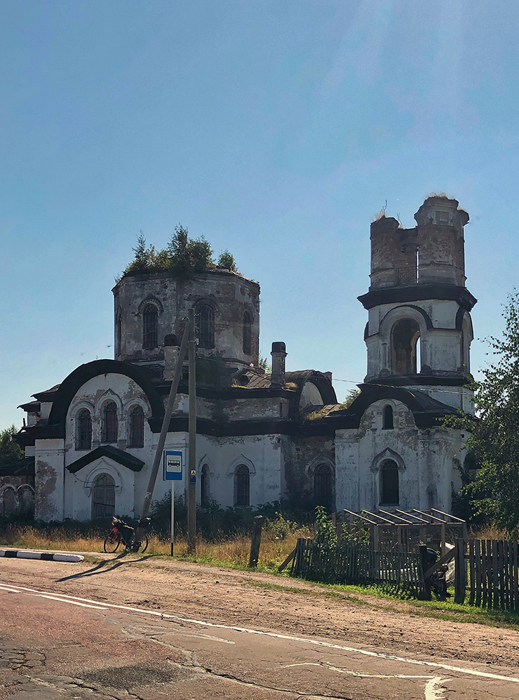 Руины церкви в поселке Вехручей