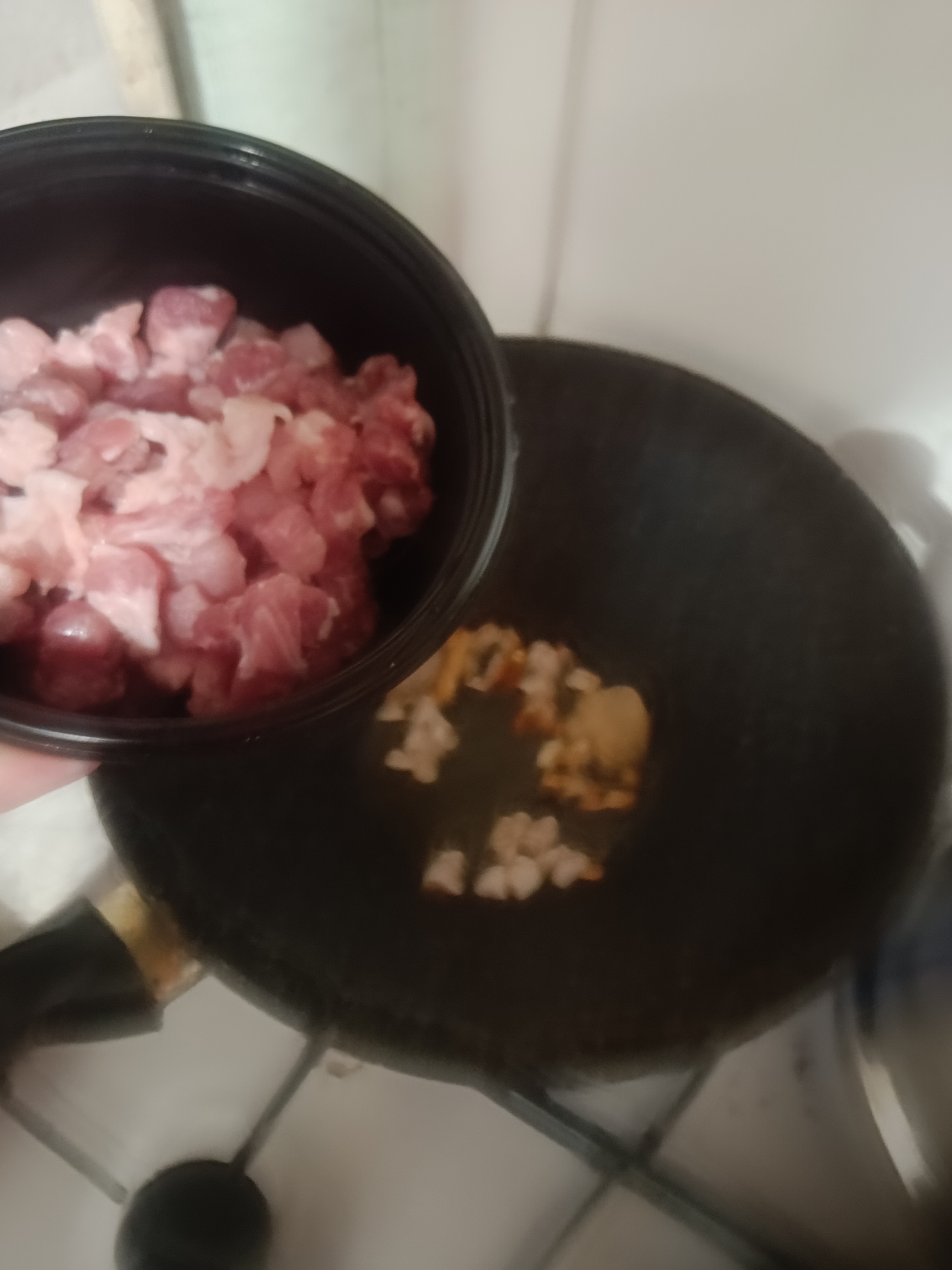 Мясо нарезано