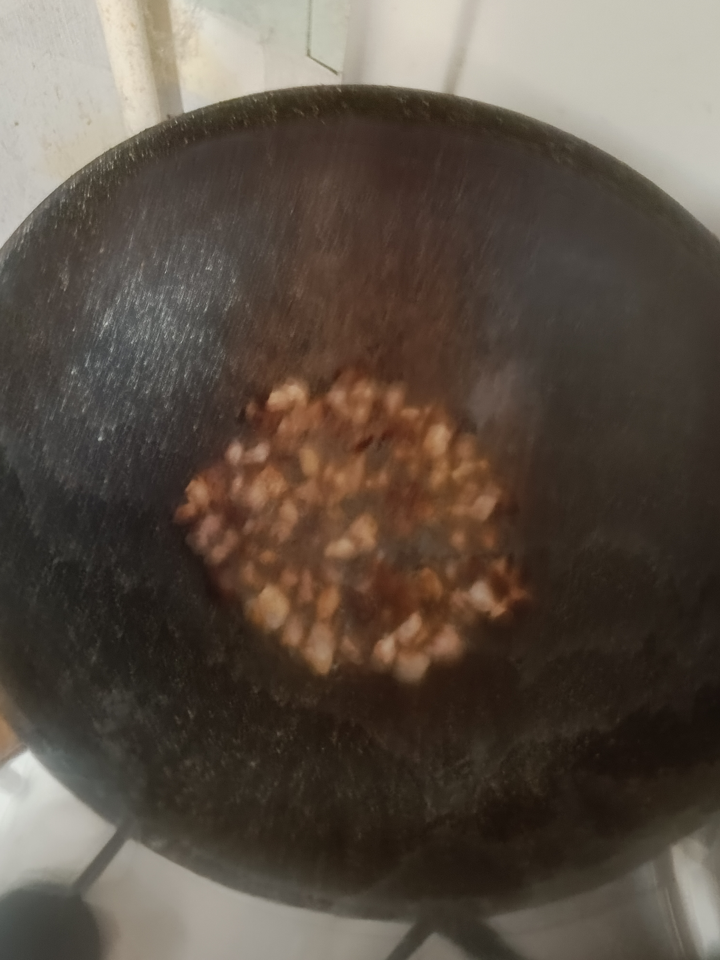 Мясо жарится