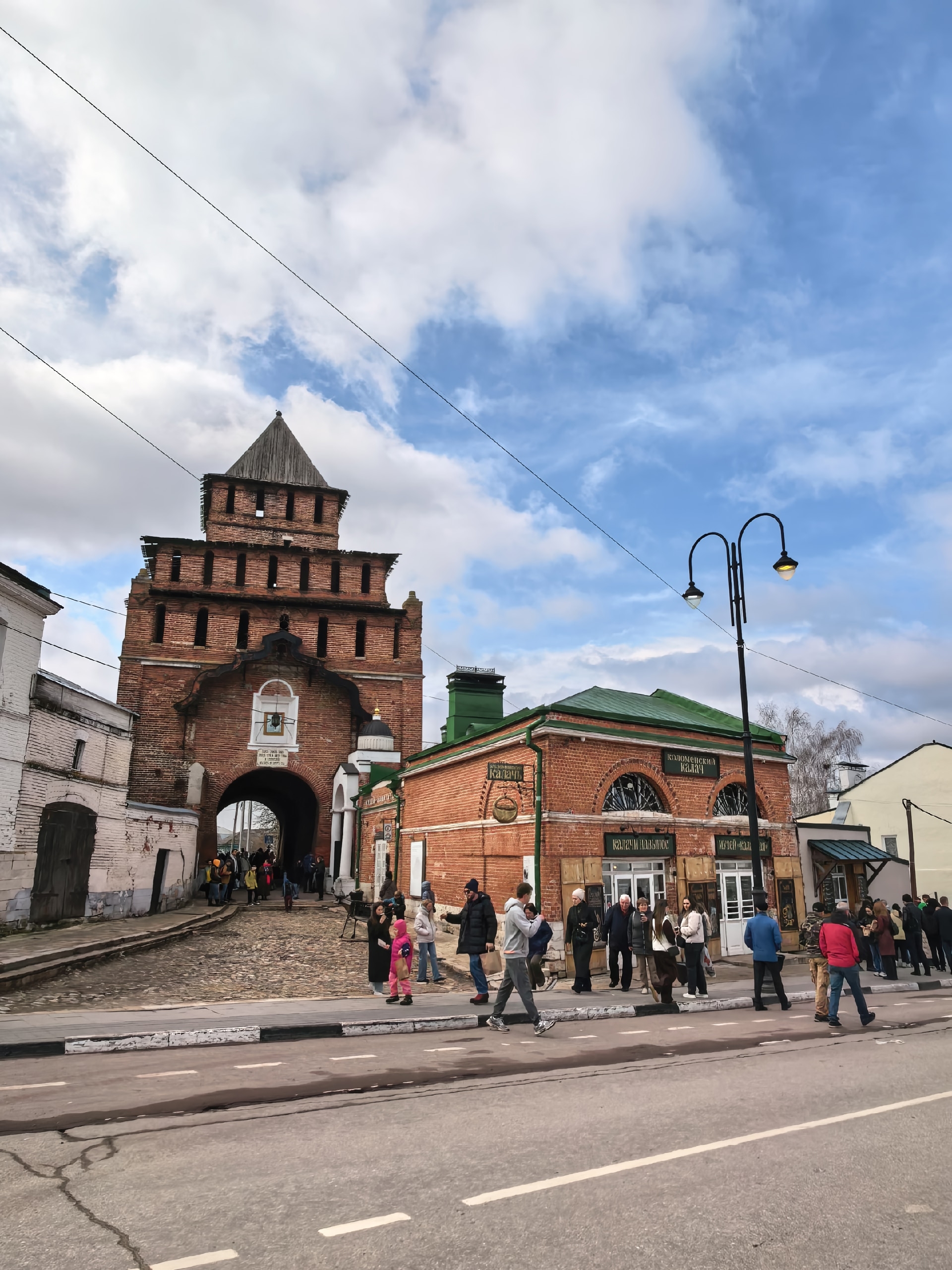 Часть Кремля. Именно в Коломне в 14 веке Дмитрий Донской собирал войско для Куликовской битвы.