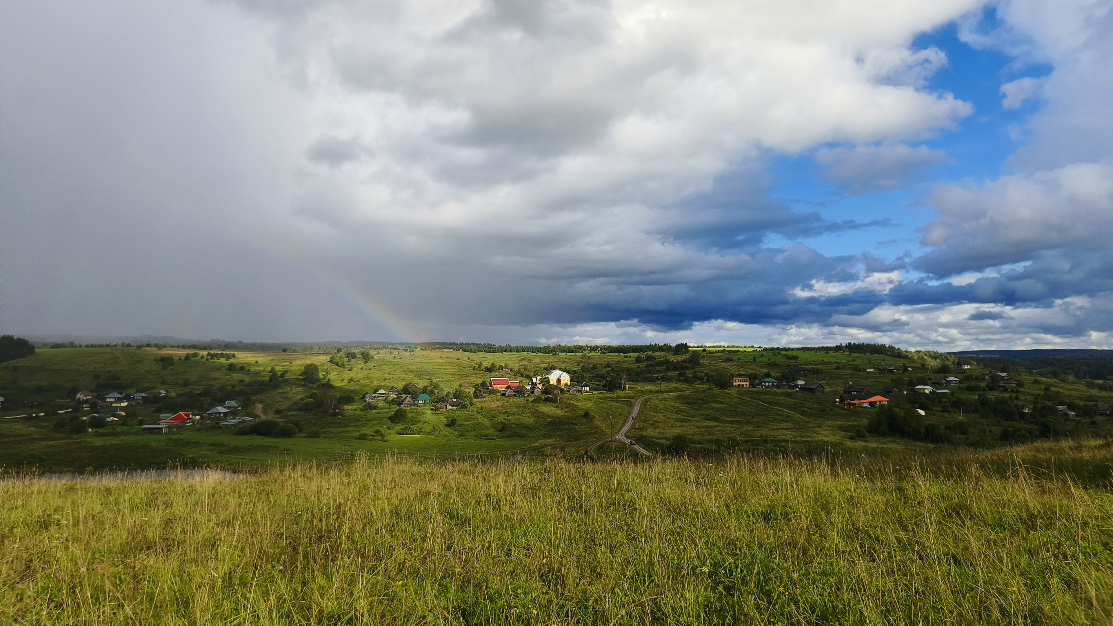 радуга в лучах солнца