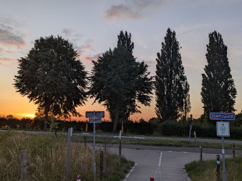 Голландский перекресток (надпись местная)