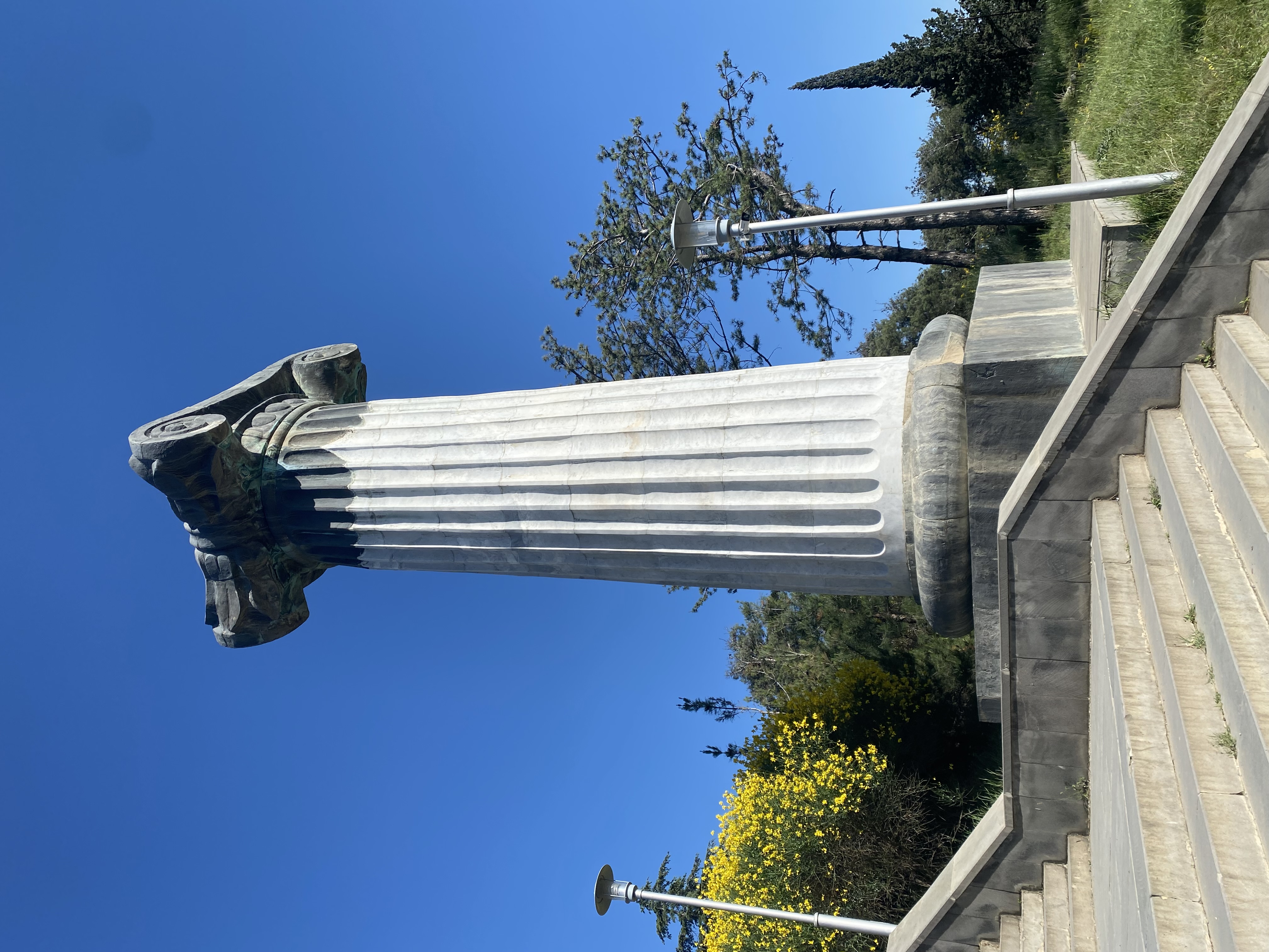 Монумент «Хроника Грузии»