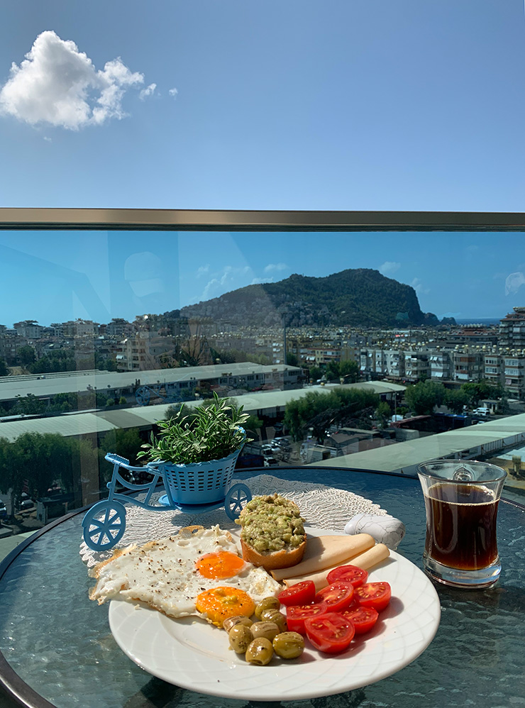 Обожаю завтракать на этом балконе с видом