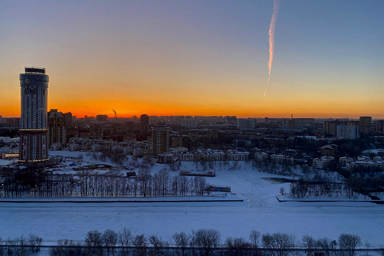 Приехала домой. Из окон виден красивый закат