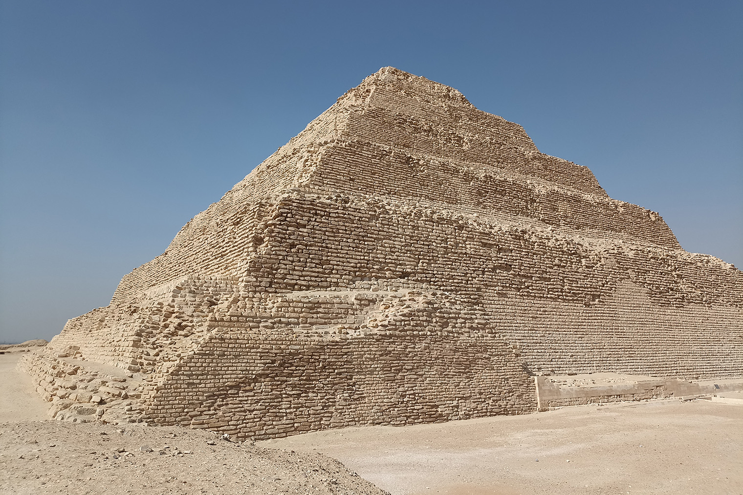 Ступенчатая пирамида хорошо сохранилась