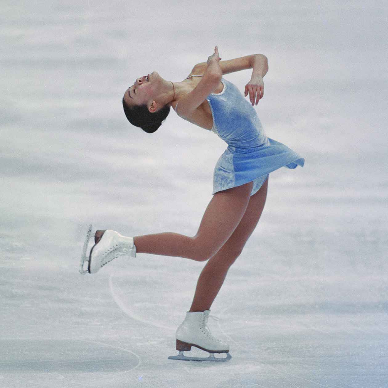 Заклон в исполнении Мишель Кван в 1998 году. Фотография: Mike Powell / Allsport / Getty Images