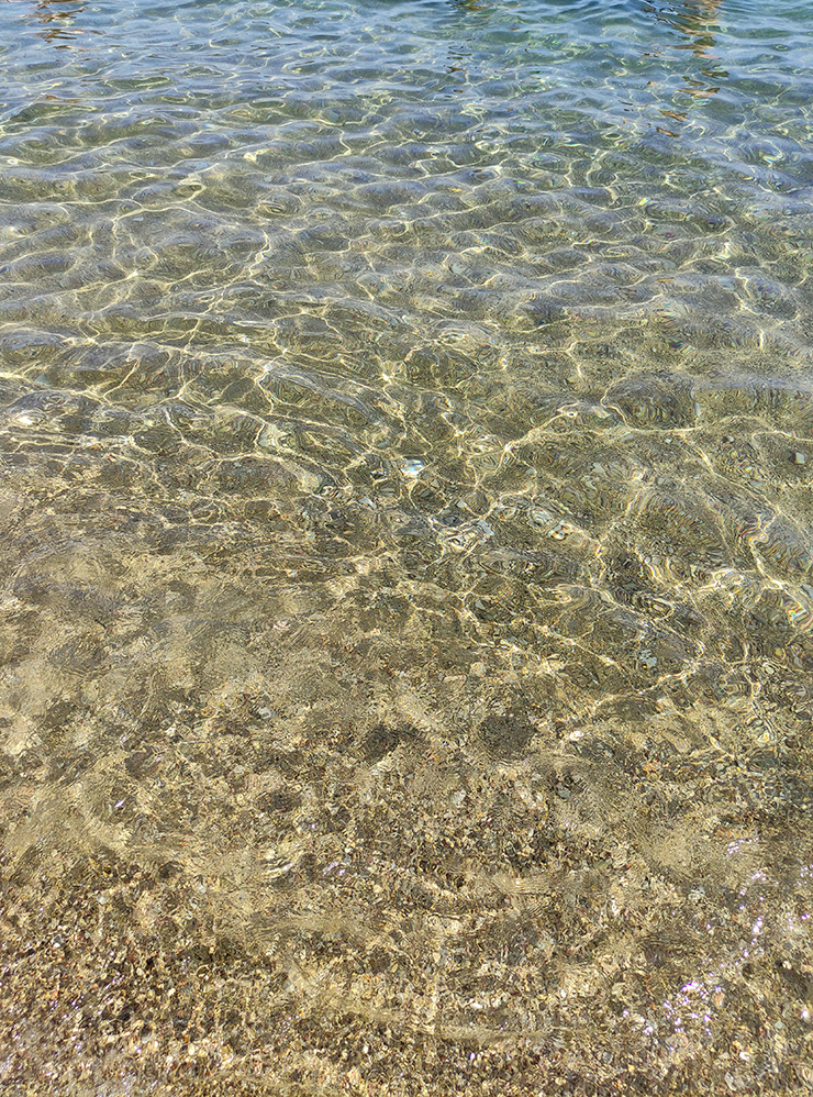 Чистейшая вода на пляже Могрен