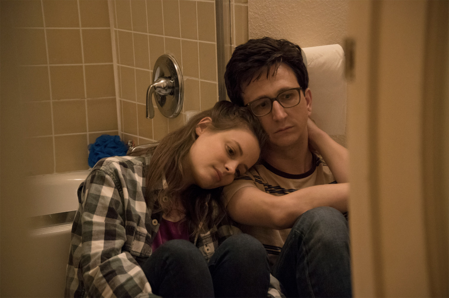 Один из создателей шоу — Джадд Апатоу. До «Любви» он снял множество комедийных хитов вроде «Сорокалетнего девственника» и «Немножко беременна». Кадр: Netflix