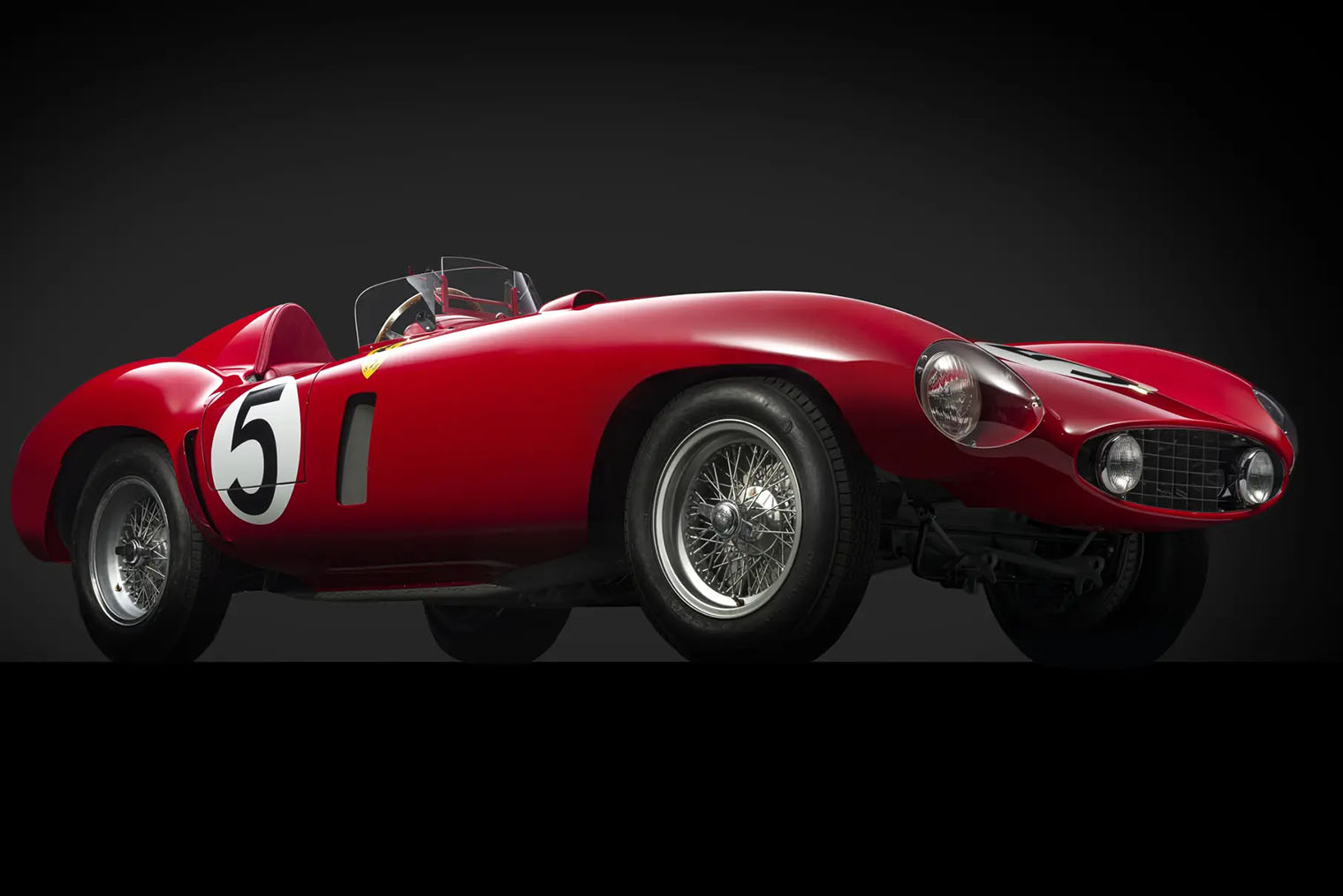 Ferrari 121 LM Spider — один из четырех сохранившихся 121 LM. Машина принимала участие в гонках «24 часа Ле⁠-⁠Мана» и Mille Miglia. Источник: rmsothebys.com