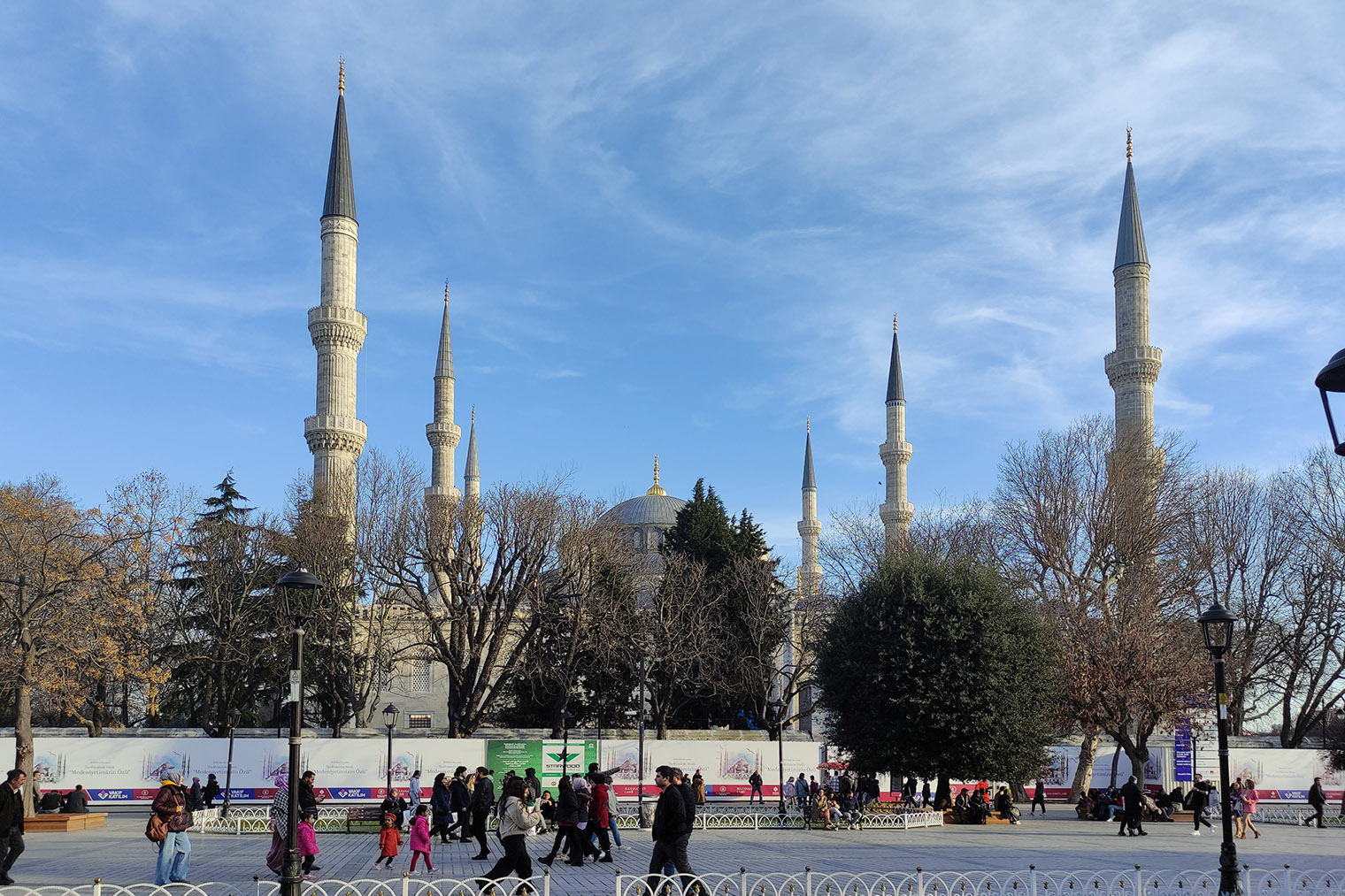 В феврале 2023 года в Стамбуле стояла хорошая погода, было солнечно и относительно тепло