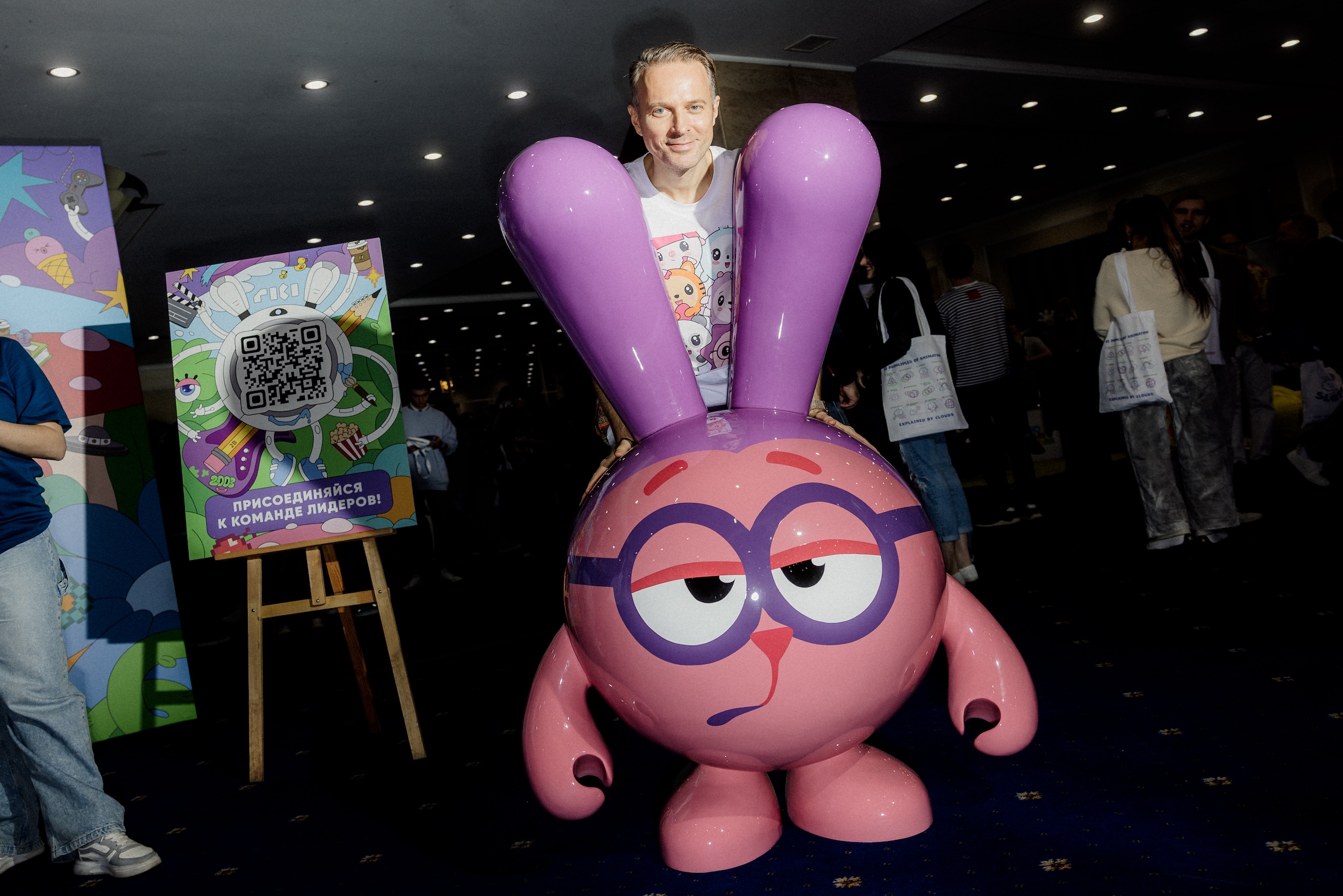 Многие зрители включают «Смешариков», чтобы поднять себе настроение. Илья же относит себя к тем счастливым людям, которые всегда чем-то увлечены и редко поддаются хандре. Поэтому обычно он смотрит сериал ради философии, заложенной в него