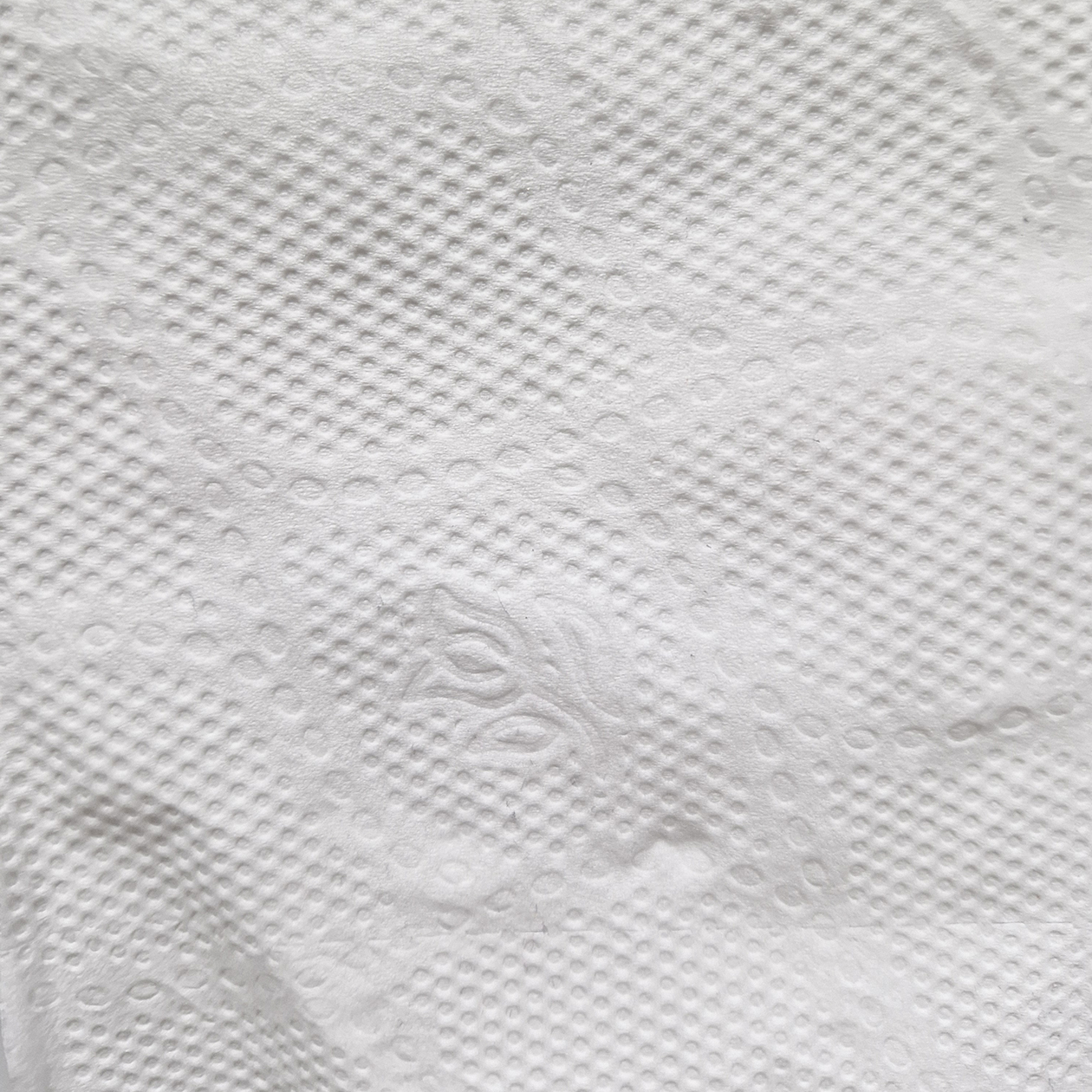 У Pingy бумага с рисунком волн, точками и маленькими цветами